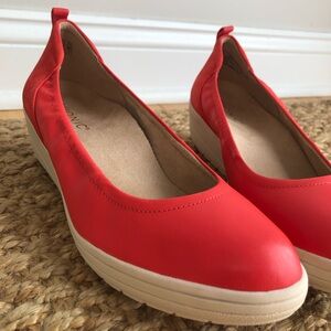 New: Vionic Jacey Wedge. Size 8.5 or 40